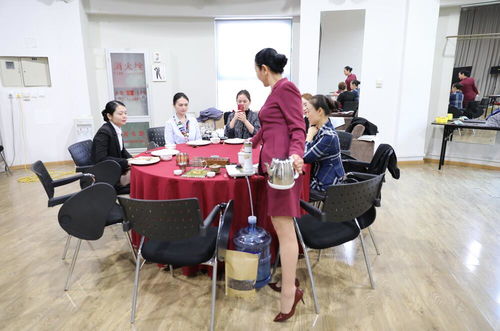 餐饮服务礼仪 从入门到精通的完整指南