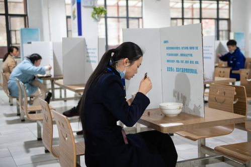 北京出台新版餐饮服务指引 不得面对面就餐，筑牢防疫安全线